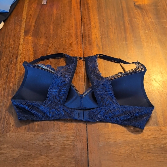 Victoria's Secret - Navy No Wire Bra. 36B - Picture 2 of 8